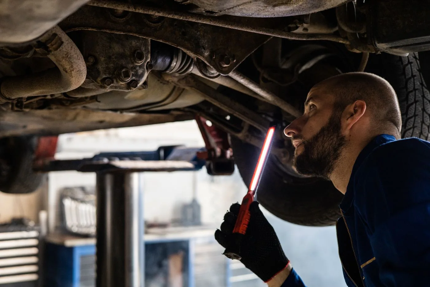 Checking the suspension and underside on the lift